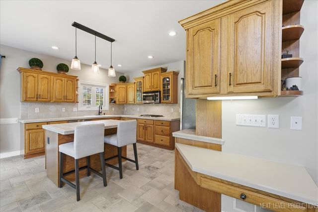 39W842 Louisa May Alcott Lane, St. Charles, IL 60175