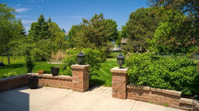 39W842 Louisa May Alcott Lane, St. Charles, IL 60175