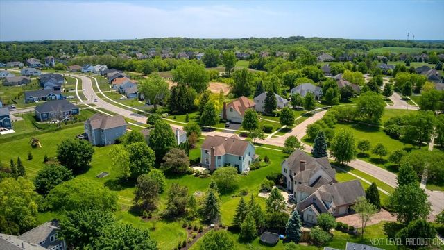 39W842 Louisa May Alcott Lane, St. Charles, IL 60175