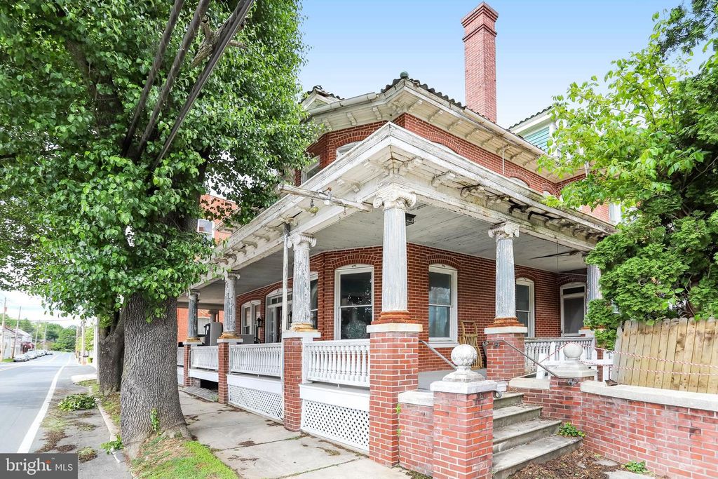 Image 1 of property listing at 4 MAIN ST, Woodsboro, MD 21798