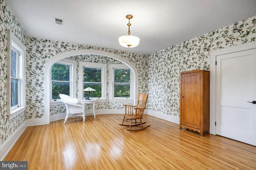 Image 4 of property listing at 4 MAIN ST, Woodsboro, MD 21798