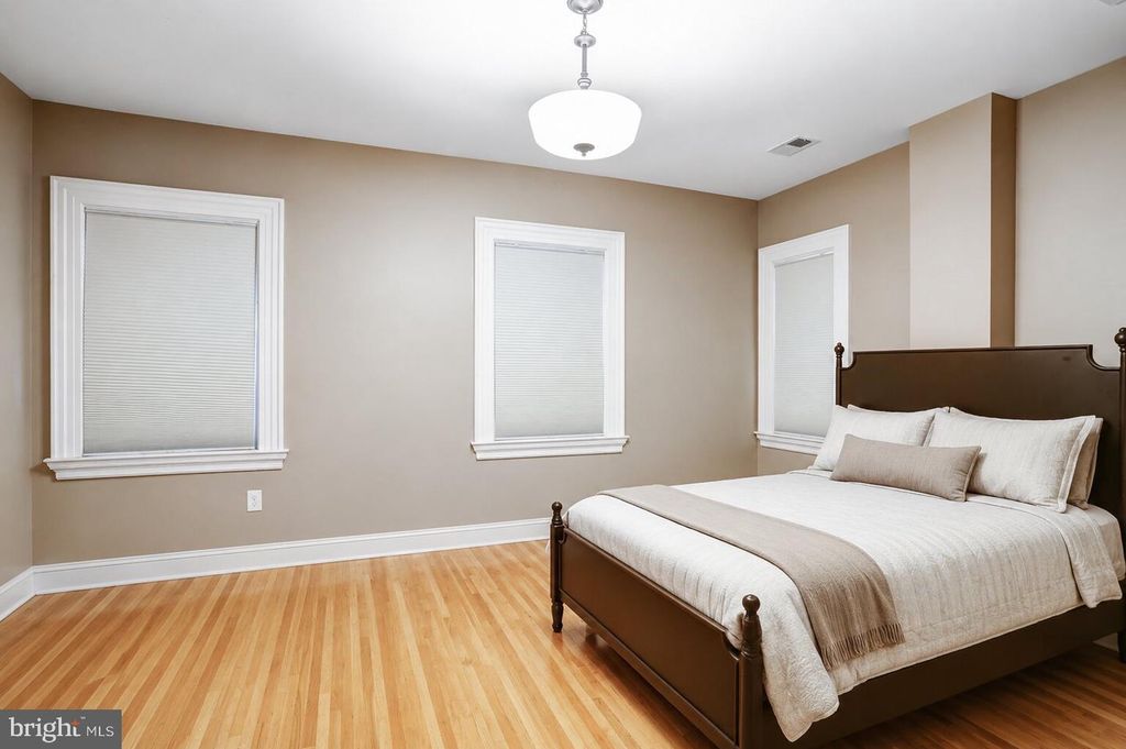 Image 5 of property listing at 4 MAIN ST, Woodsboro, MD 21798