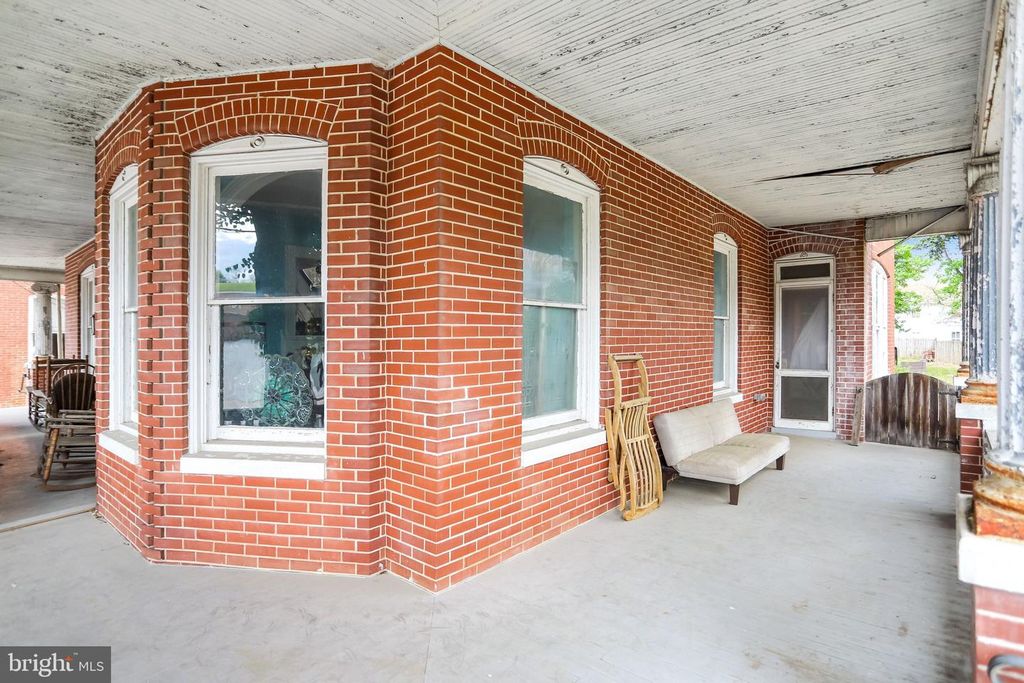 Image 7 of property listing at 4 MAIN ST, Woodsboro, MD 21798