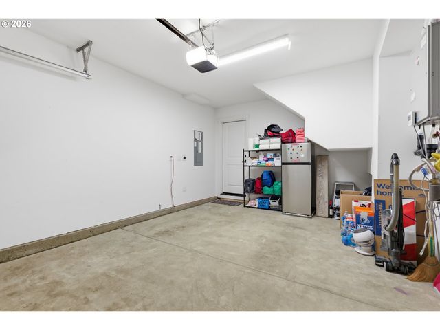 8095 Se KINNAMAN St, Hillsboro, OR 97123