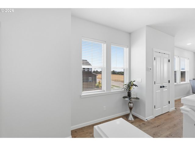 8095 Se KINNAMAN St, Hillsboro, OR 97123