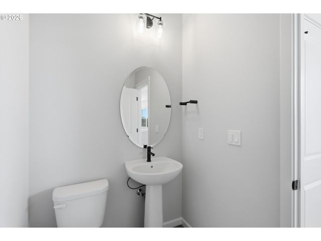8095 Se KINNAMAN St, Hillsboro, OR 97123