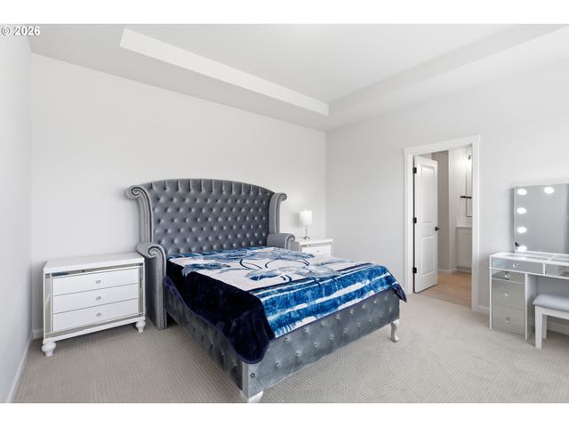 8095 Se KINNAMAN St, Hillsboro, OR 97123