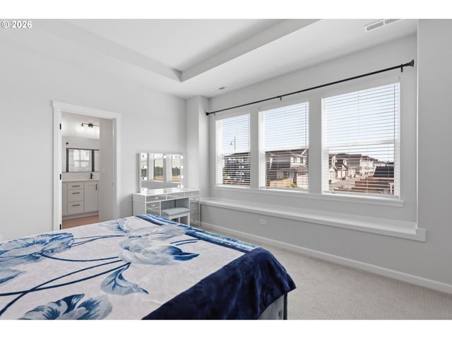 8095 Se KINNAMAN St, Hillsboro, OR 97123