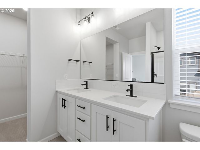 8095 Se KINNAMAN St, Hillsboro, OR 97123
