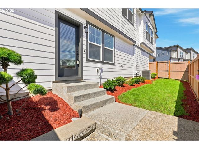 8095 Se KINNAMAN St, Hillsboro, OR 97123