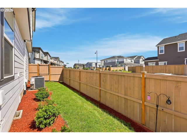 8095 Se KINNAMAN St, Hillsboro, OR 97123