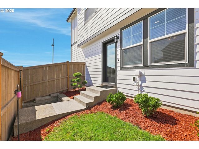 8095 Se KINNAMAN St, Hillsboro, OR 97123