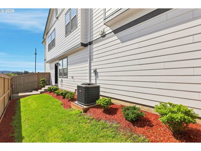 8095 Se KINNAMAN St, Hillsboro, OR 97123