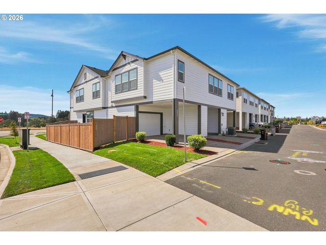 8095 Se KINNAMAN St, Hillsboro, OR 97123