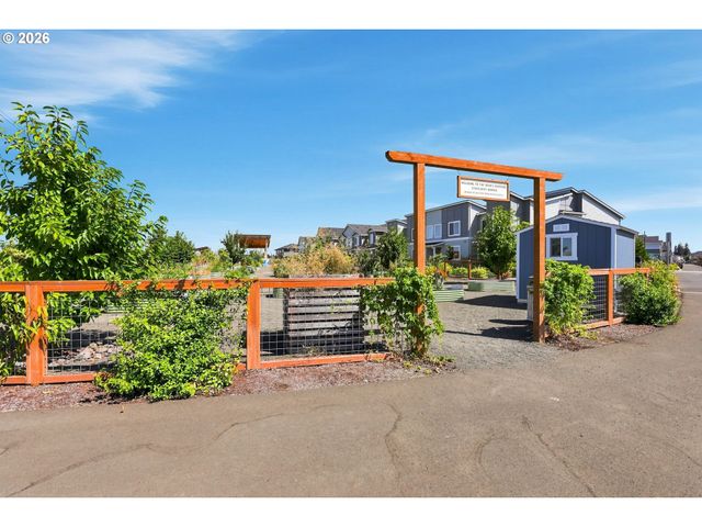 8095 Se KINNAMAN St, Hillsboro, OR 97123