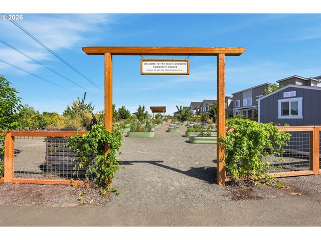 8095 Se KINNAMAN St, Hillsboro, OR 97123
