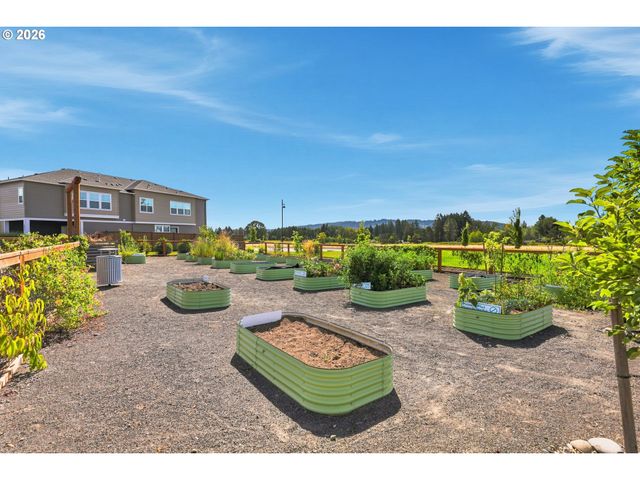 8095 Se KINNAMAN St, Hillsboro, OR 97123