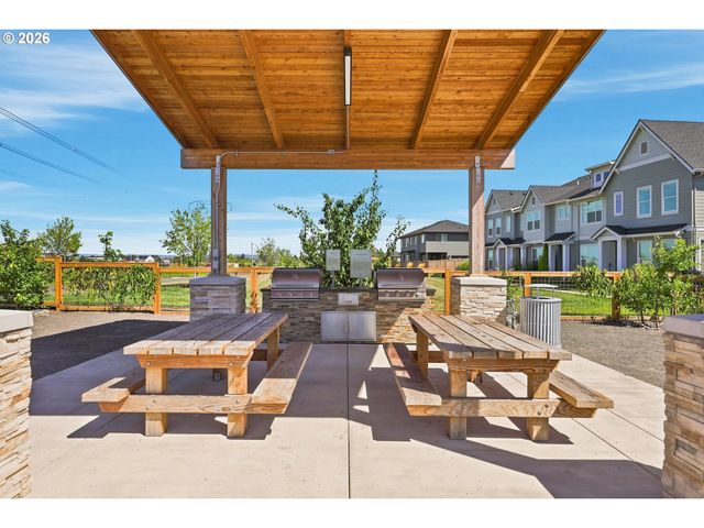 8095 Se KINNAMAN St, Hillsboro, OR 97123