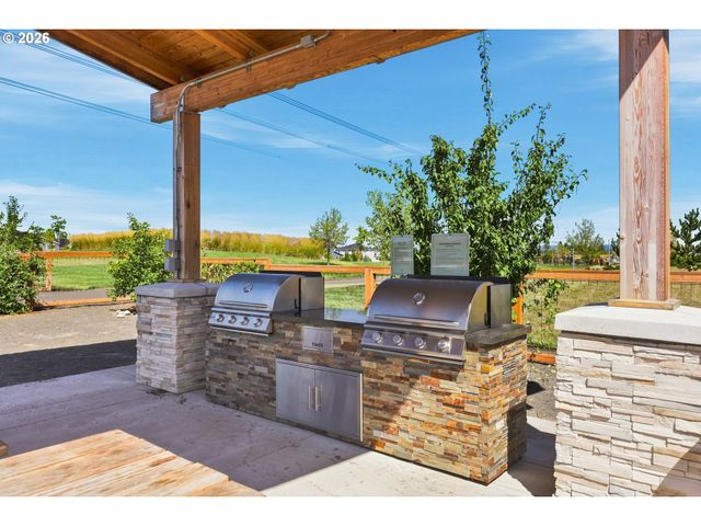 8095 Se KINNAMAN St, Hillsboro, OR 97123