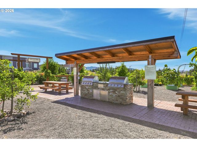 8095 Se KINNAMAN St, Hillsboro, OR 97123