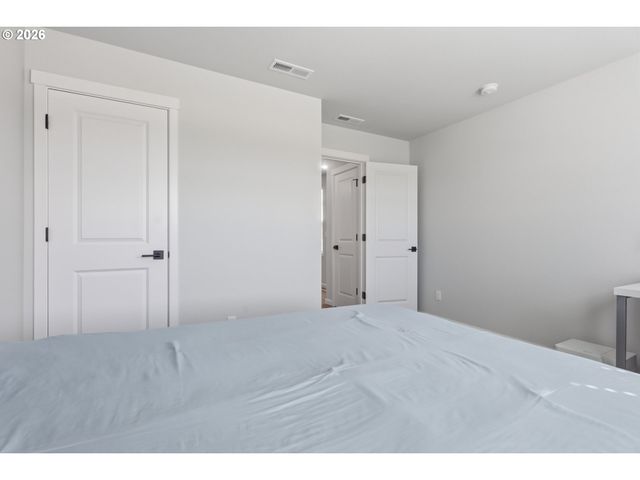 8095 Se KINNAMAN St, Hillsboro, OR 97123