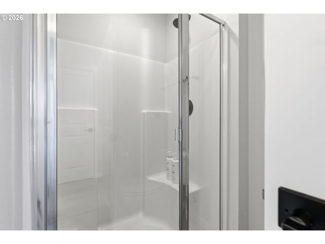 8095 Se KINNAMAN St, Hillsboro, OR 97123