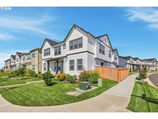 8095 Se KINNAMAN St, Hillsboro, OR 97123