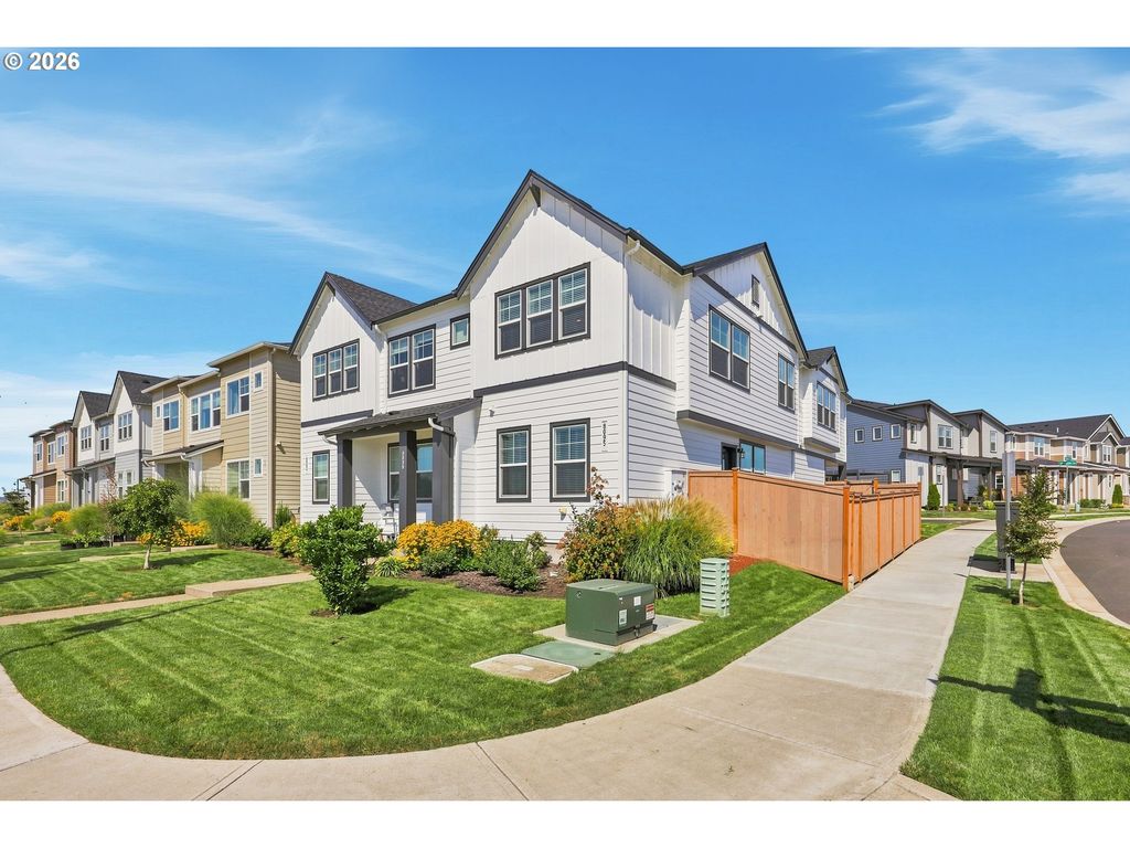 8095 Se KINNAMAN St, Hillsboro, OR 97123