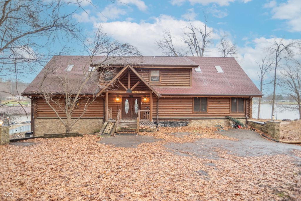 1300 S Shore Drive, Martinsville, IN 46151