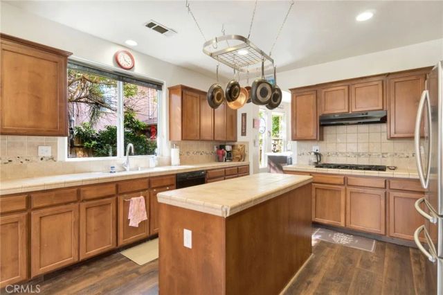 6367 E Dayton Avenue, Fresno, CA 93727