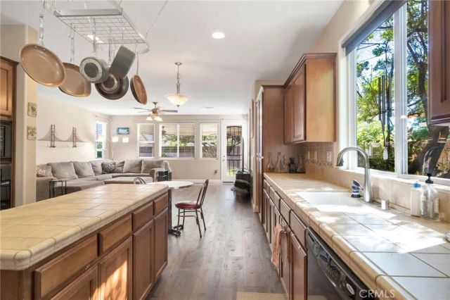 6367 E Dayton Avenue, Fresno, CA 93727