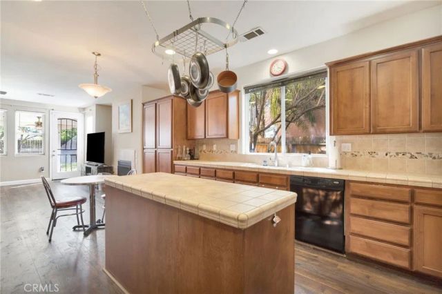 6367 E Dayton Avenue, Fresno, CA 93727