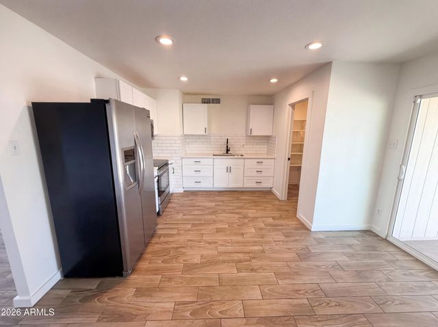 3339 W COUNTRY GABLES Drive, Phoenix, AZ 85053