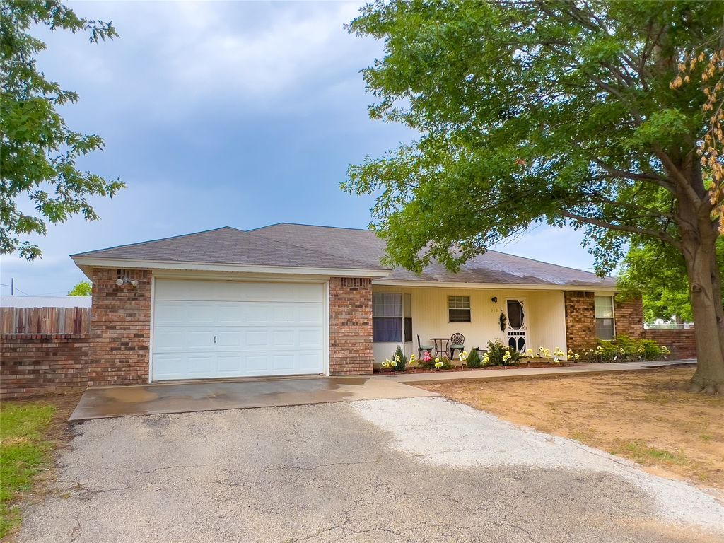 310 W Cedar Street, Nocona, TX 76255