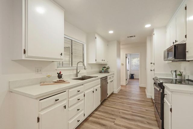 2260 S Ham Ln, Lodi, CA 95242