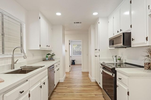 2260 S Ham Ln, Lodi, CA 95242