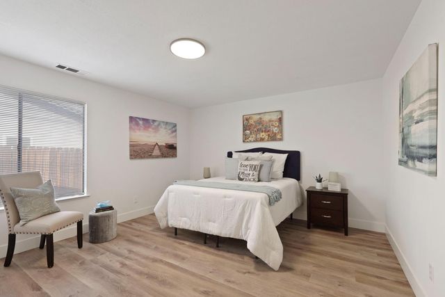 2260 S Ham Ln, Lodi, CA 95242