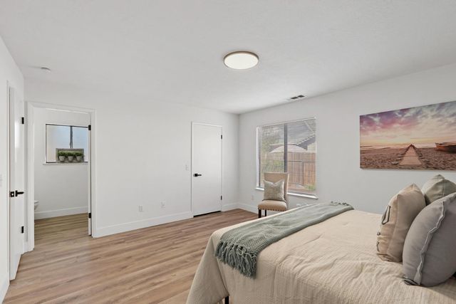 2260 S Ham Ln, Lodi, CA 95242