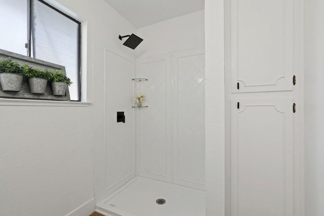 2260 S Ham Ln, Lodi, CA 95242