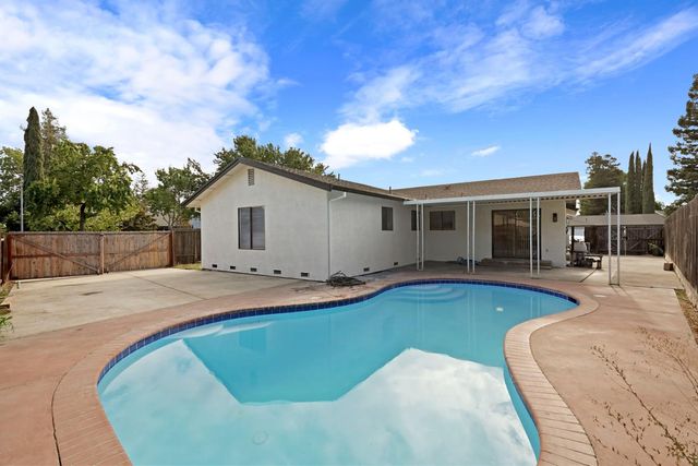 2260 S Ham Ln, Lodi, CA 95242