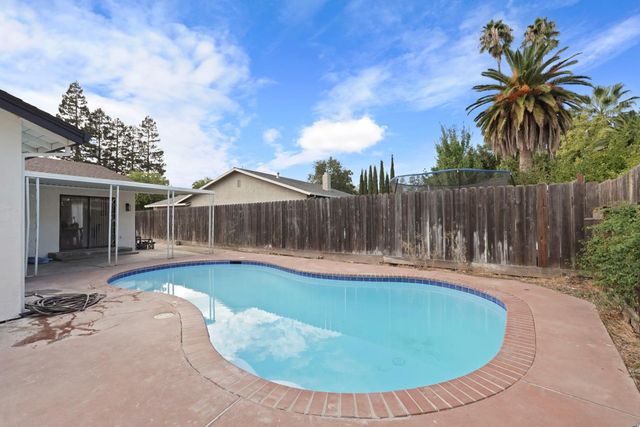 2260 S Ham Ln, Lodi, CA 95242