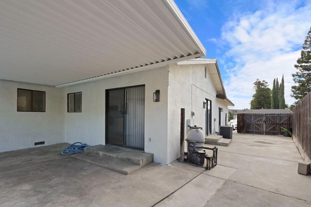 2260 S Ham Ln, Lodi, CA 95242