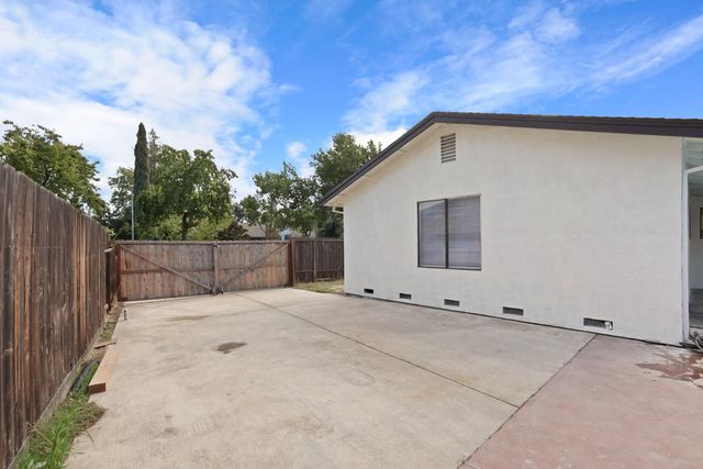 2260 S Ham Ln, Lodi, CA 95242