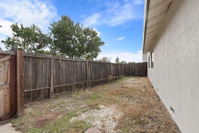 2260 S Ham Ln, Lodi, CA 95242