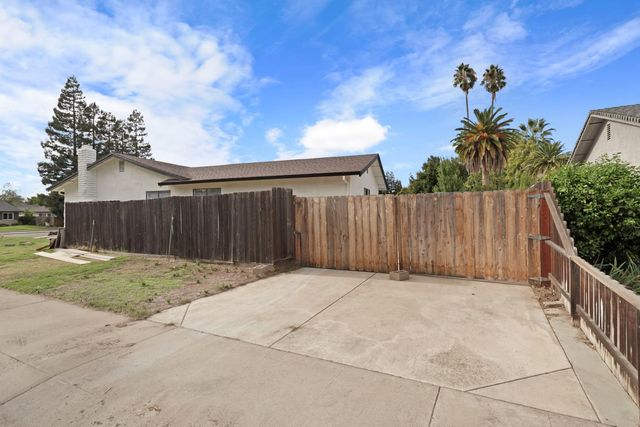 2260 S Ham Ln, Lodi, CA 95242