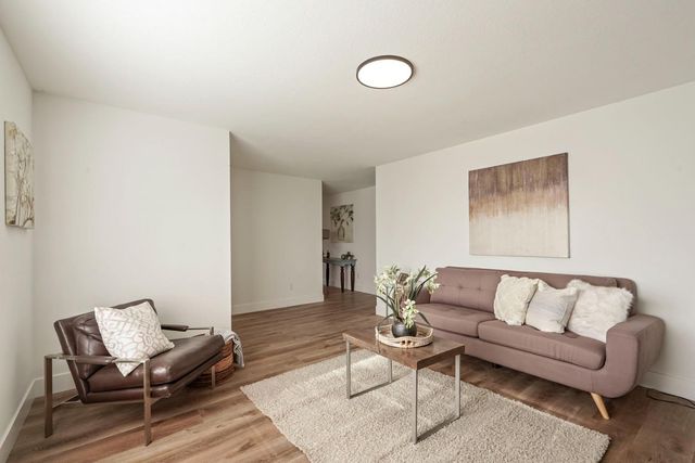 2260 S Ham Ln, Lodi, CA 95242