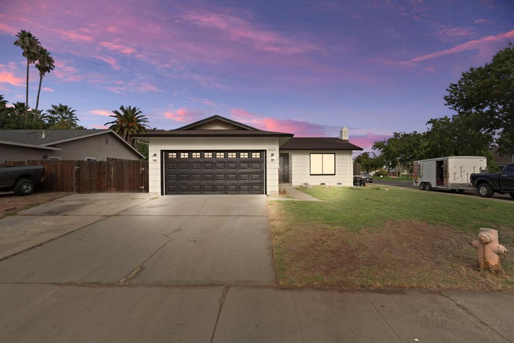 2260 S Ham Ln, Lodi, CA 95242