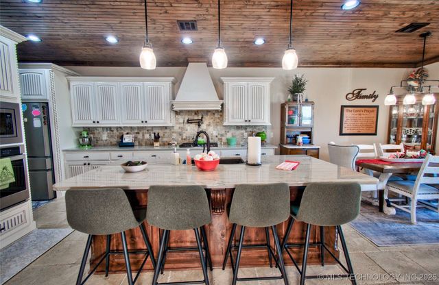 3205 W Van Buren Court S, Broken Arrow, OK 74011