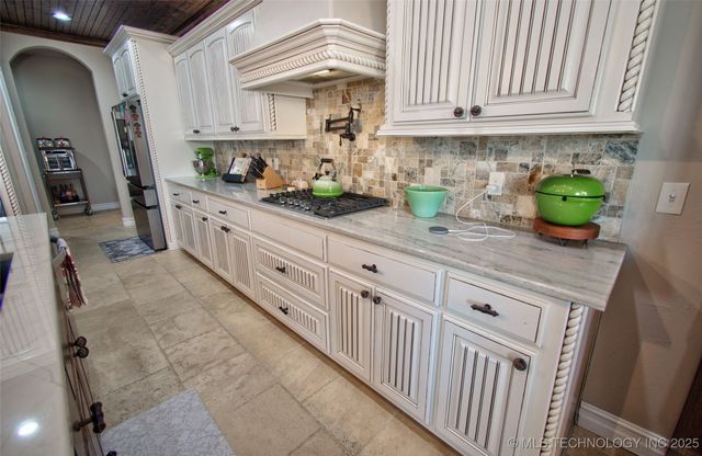 3205 W Van Buren Court S, Broken Arrow, OK 74011