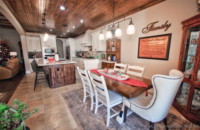 3205 W Van Buren Court S, Broken Arrow, OK 74011